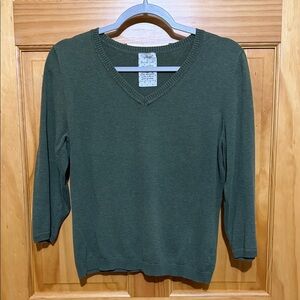 Co & Eddy V-Neck Green 3/4 Sleeve Sweater, Woman’s Size Large.